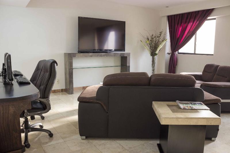 Отель Imperio De Angeles Executive Leon By Real De Minas Business Class