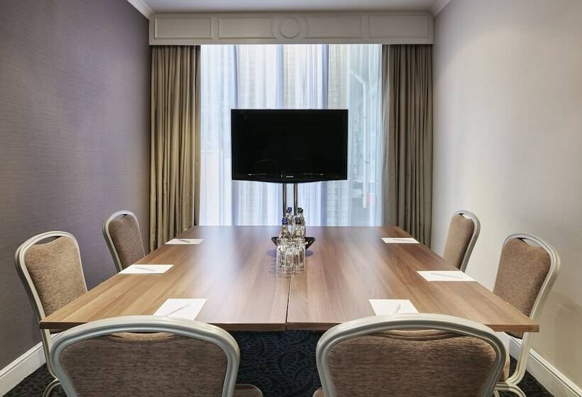 בית מלון כפרי Leonardo Cheltenham