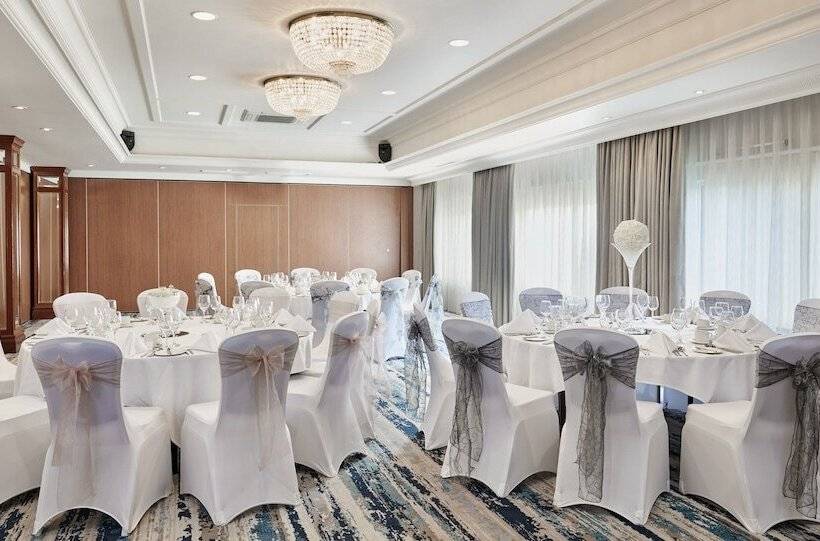 בית מלון כפרי Leonardo Cheltenham