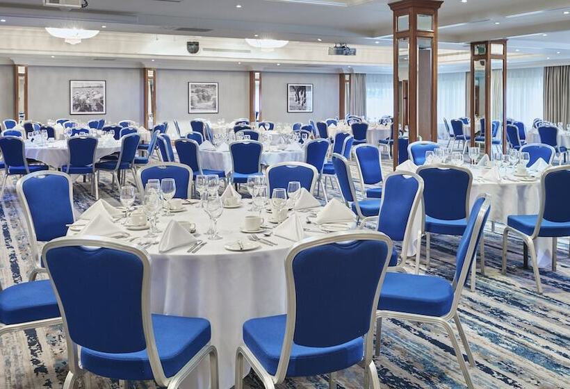 בית מלון כפרי Leonardo Cheltenham