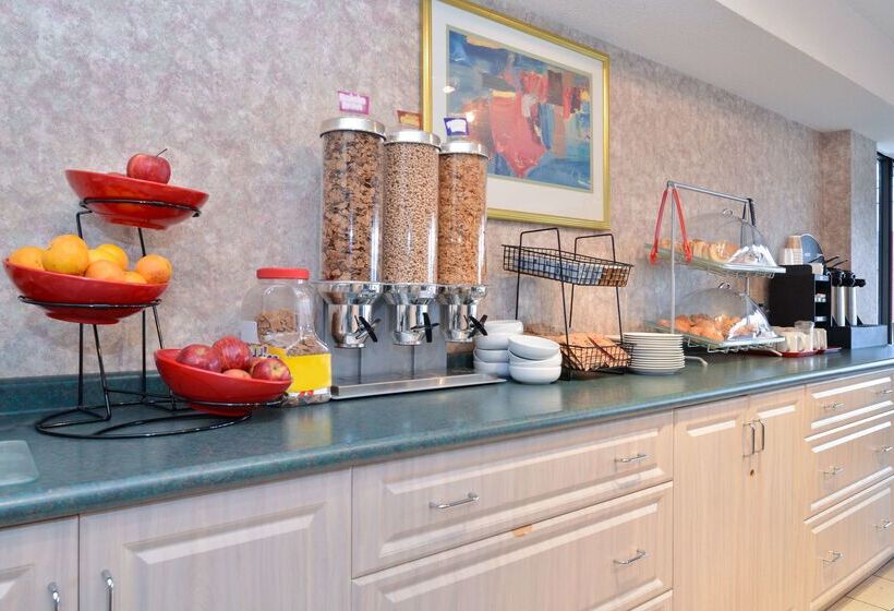 בית מלון כפרי Lexington Inn & Suites Windsor