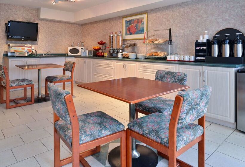 בית מלון כפרי Lexington Inn & Suites Windsor