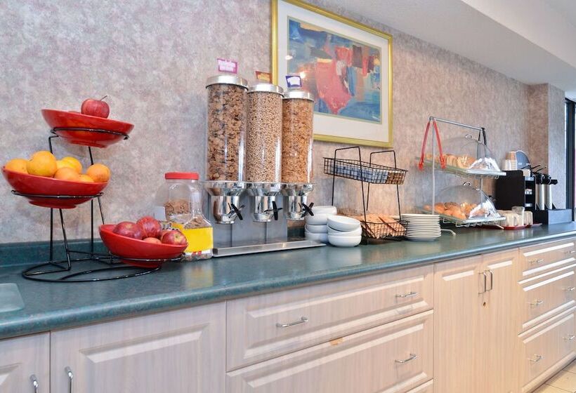 בית מלון כפרי Lexington Inn & Suites Windsor