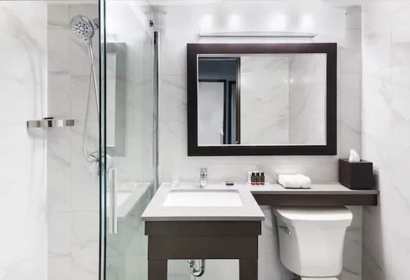 Ottawa Embassy Hotel & Suites