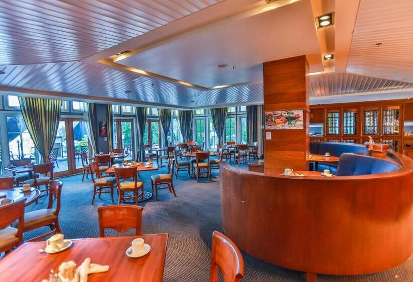 בית מלון כפרי Poets Cove Resort & Spa