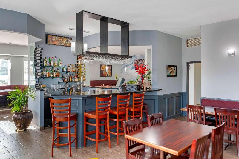 ホテル Quality Inn & Suites Edmonton International Airport