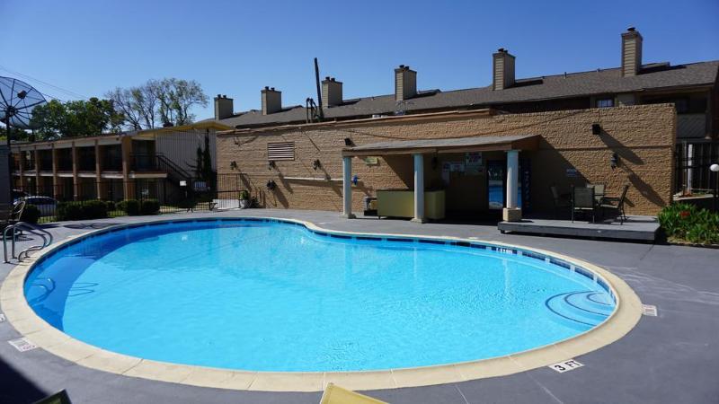 فندق R Nite Star Inn And Suites Home Of The Cowboys & Rangers