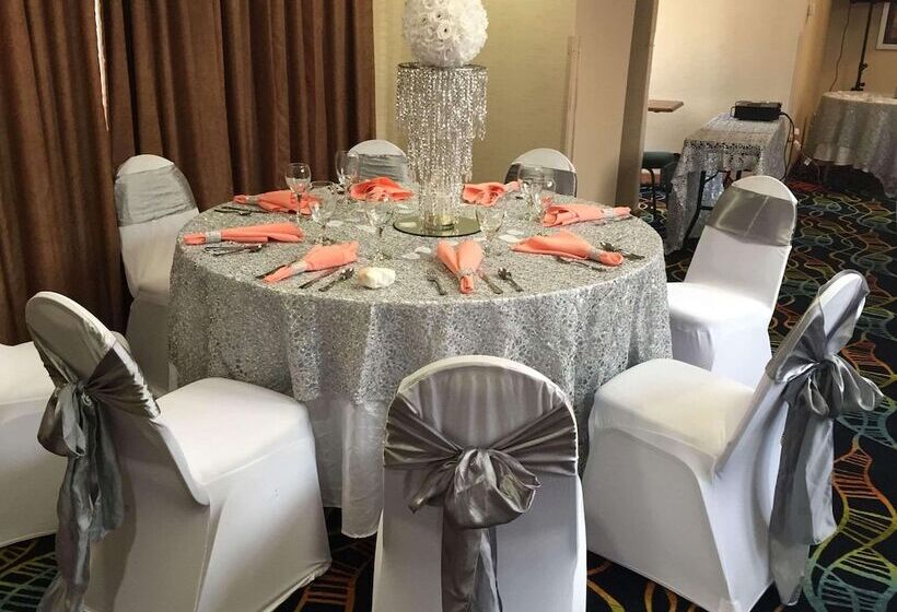 Radisson Hotel Dallas North Addison