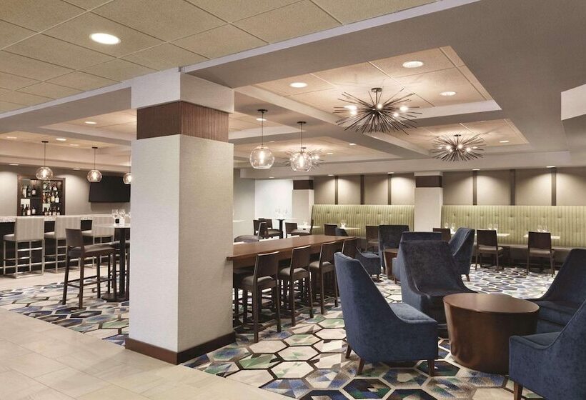 Radisson Hotel Dallas North Addison