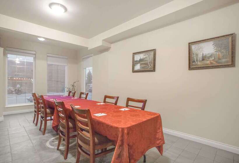 فندق Ramada Limited 100 Mile House