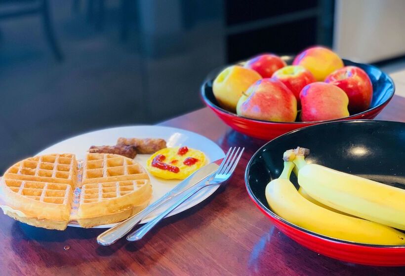 فندق Ramada Limited 100 Mile House