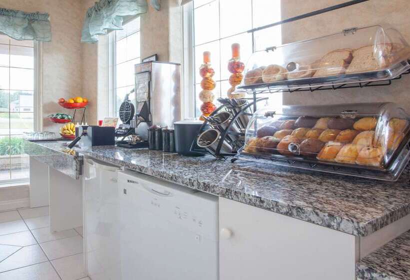 فندق Ramada Limited 100 Mile House