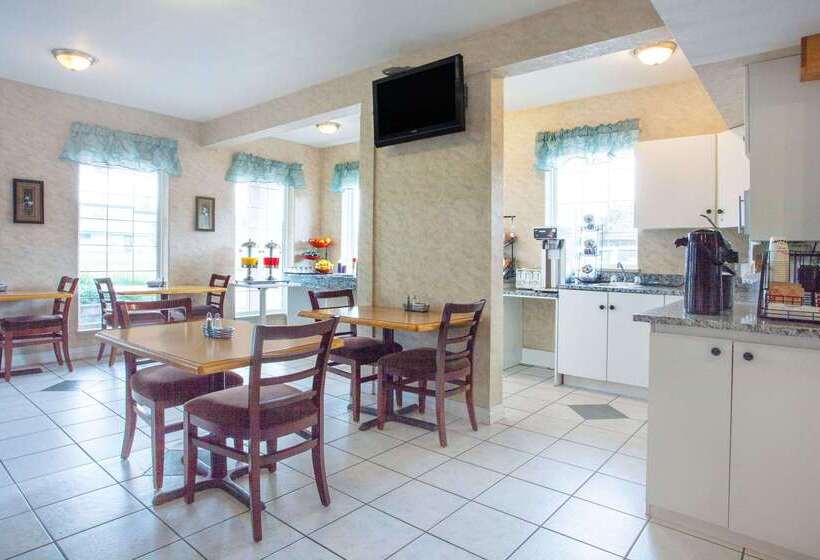 فندق Ramada Limited 100 Mile House