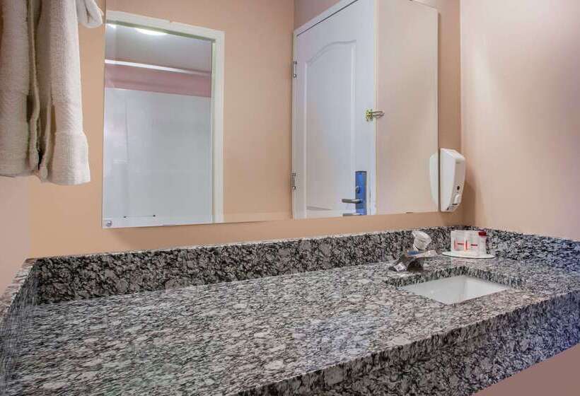 فندق Ramada Limited 100 Mile House