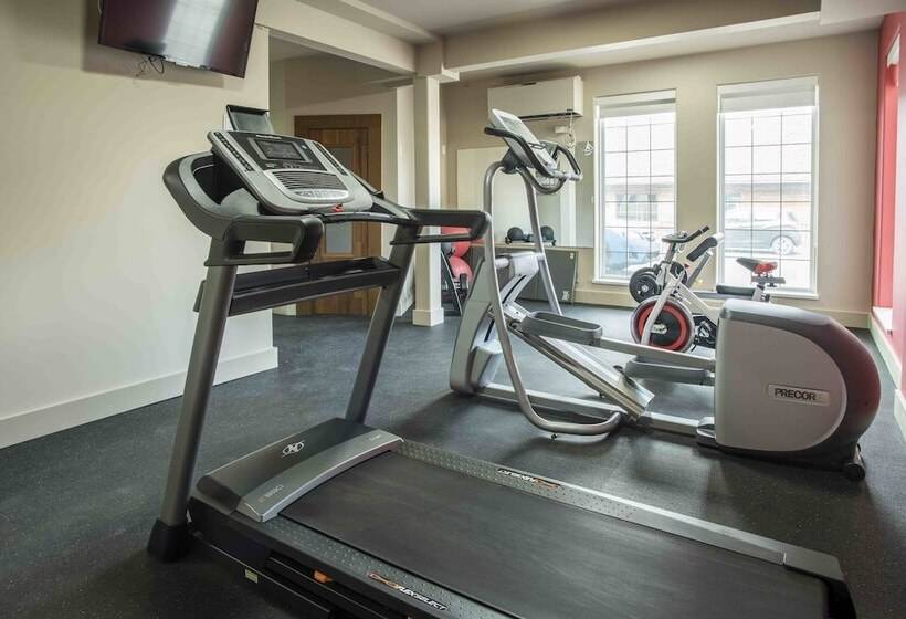 فندق Ramada Limited 100 Mile House