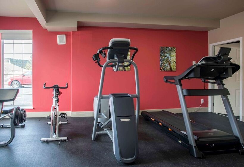 فندق Ramada Limited 100 Mile House