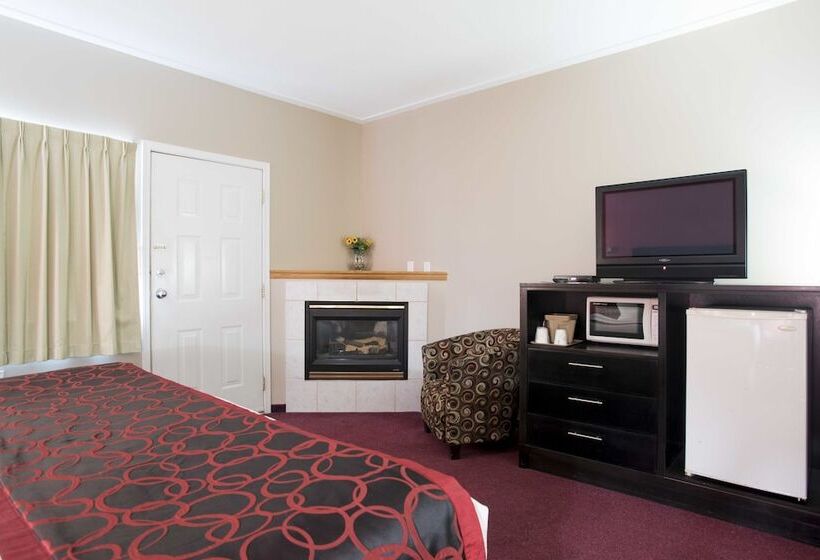 בית מלון כפרי Ramada Limited 100 Mile House