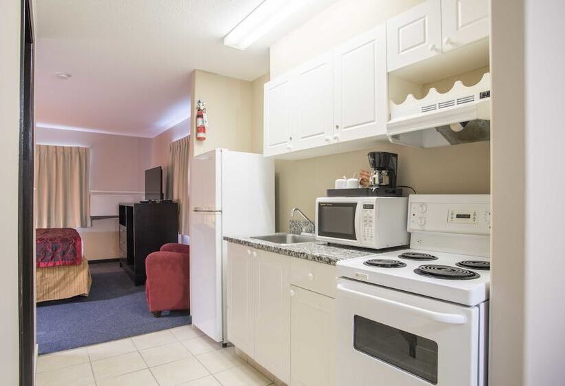 בית מלון כפרי Ramada Limited 100 Mile House