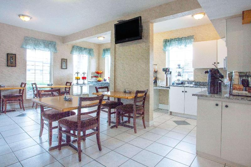 בית מלון כפרי Ramada Limited 100 Mile House