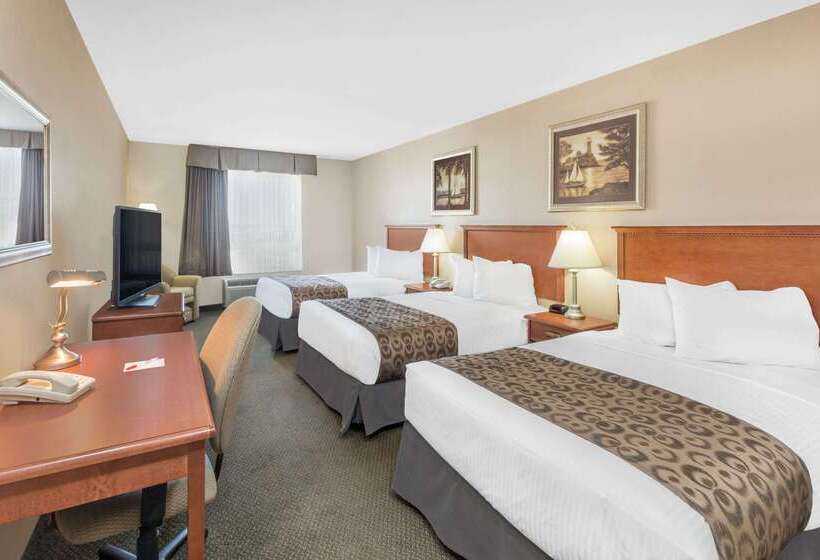 בית מלון כפרי Ramada By Wyndham Clairmont/grande Prairie