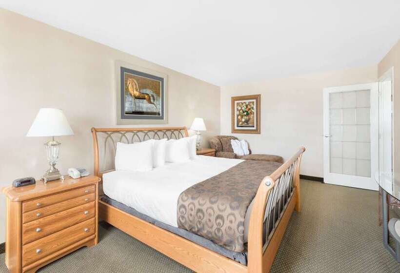 בית מלון כפרי Ramada By Wyndham Clairmont/grande Prairie