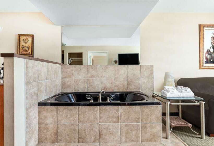 בית מלון כפרי Ramada By Wyndham Clairmont/grande Prairie