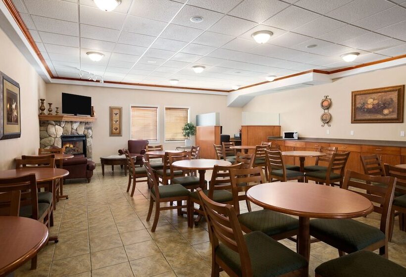 בית מלון כפרי Ramada By Wyndham Clairmont/grande Prairie