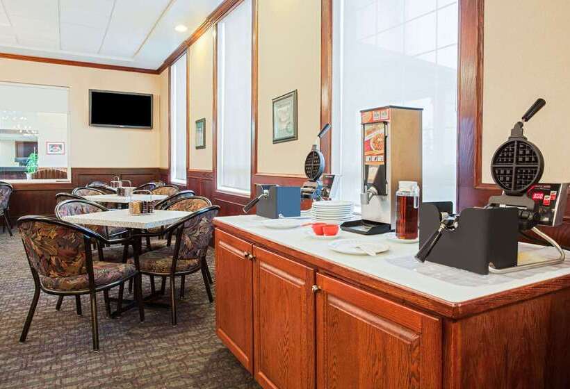 Ramada By Wyndham Red Deer Hotel & Suites