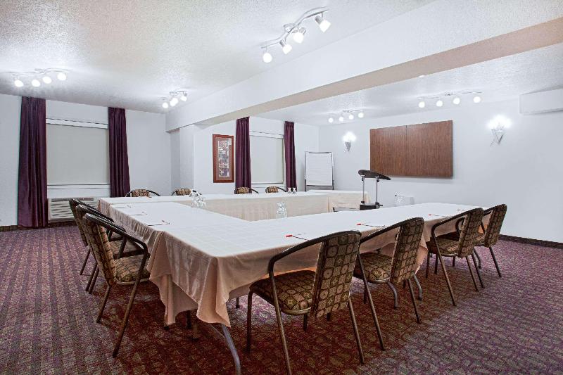 Ramada By Wyndham Red Deer Hotel & Suites