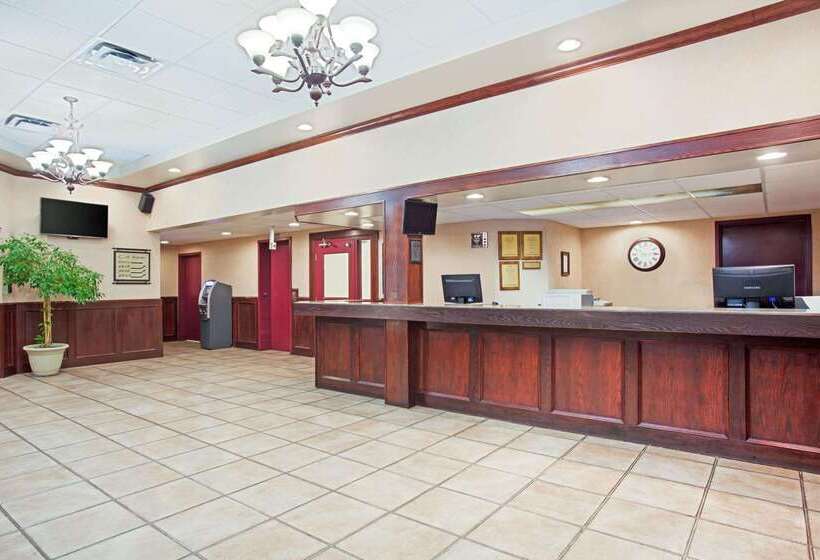 Ramada By Wyndham Red Deer Hotel & Suites