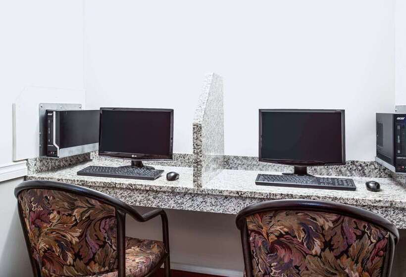 Ramada By Wyndham Red Deer Hotel & Suites