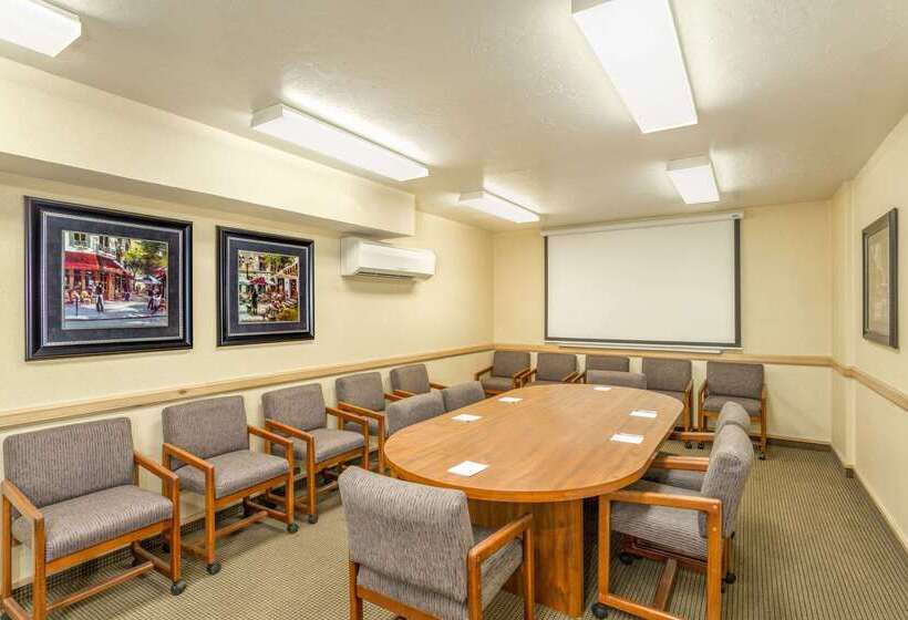 Отель Comfort Inn & Suites Salt Lake City I 80 I 15 Downtown