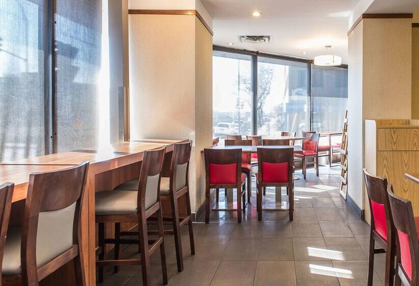 בית מלון כפרי Ramada Plaza By Wyndham Montreal