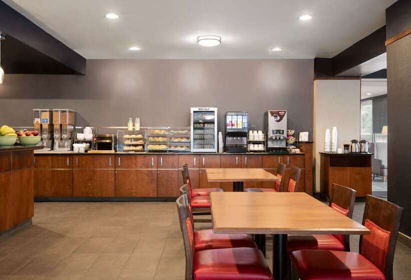 בית מלון כפרי Ramada Plaza By Wyndham Montreal