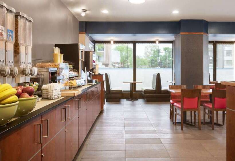 בית מלון כפרי Ramada Plaza By Wyndham Montreal