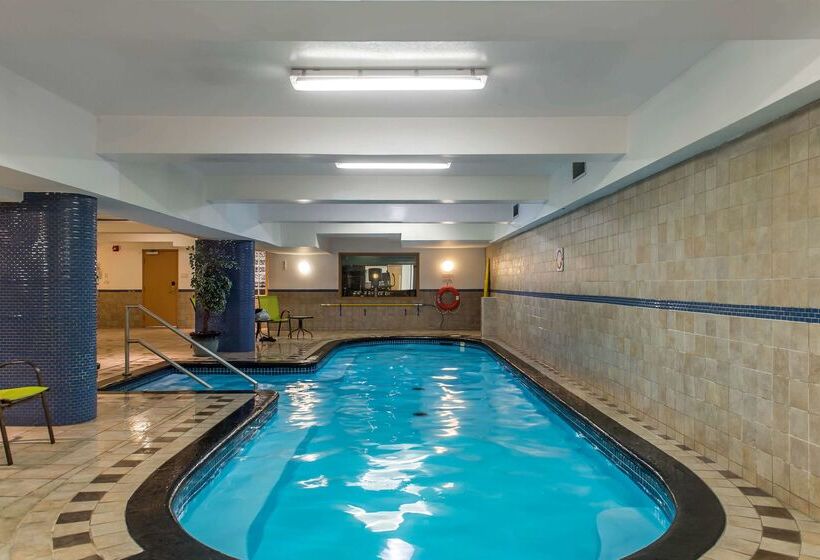 בית מלון כפרי Ramada Plaza By Wyndham Montreal