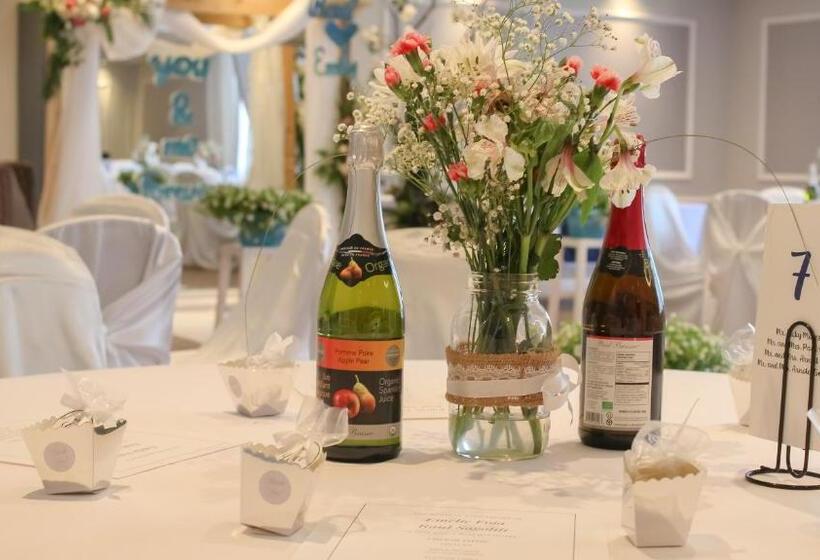 בית מלון כפרי Ramada Plaza By Wyndham Montreal