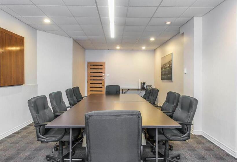 בית מלון כפרי Ramada Plaza By Wyndham Montreal