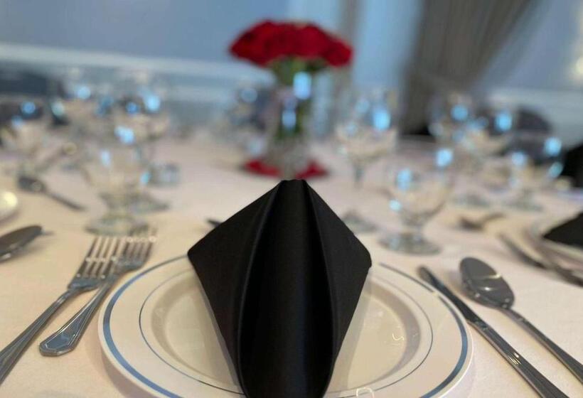 בית מלון כפרי Ramada Plaza By Wyndham Montreal