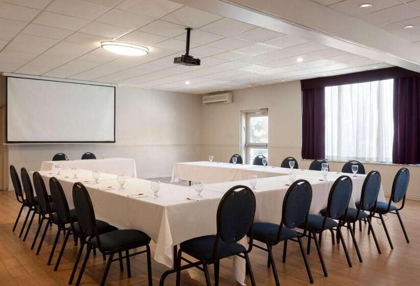 בית מלון כפרי Ramada Plaza By Wyndham Montreal