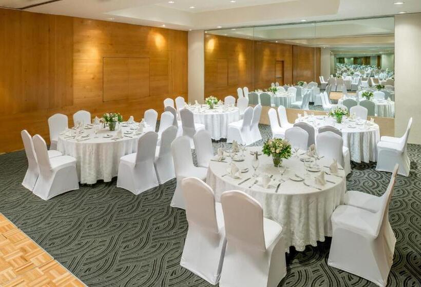 هتل Real Inn Perinorte