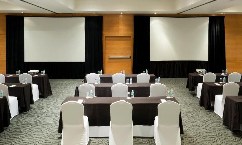 هتل Real Inn Perinorte