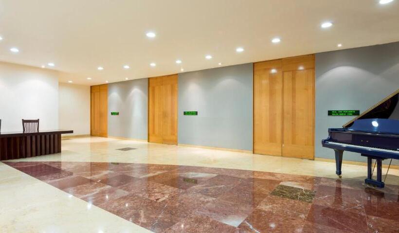 هتل Real Inn Perinorte