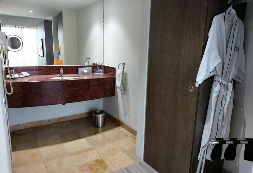 هتل Real Inn Perinorte