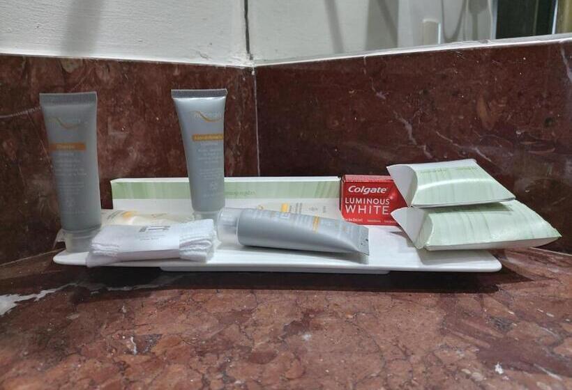 هتل Real Inn Perinorte