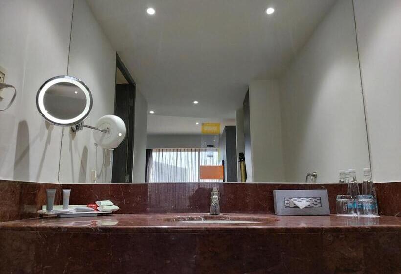 هتل Real Inn Perinorte