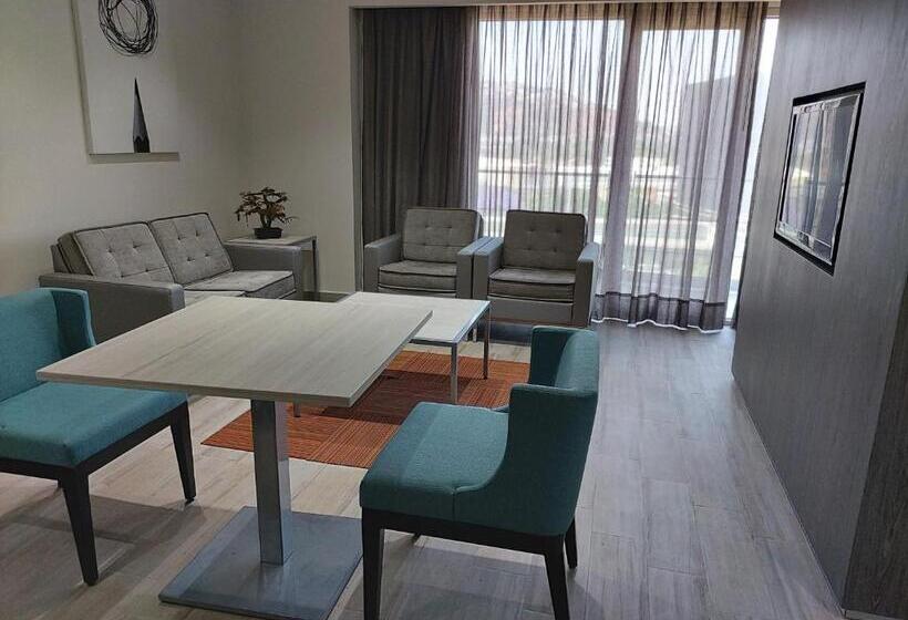 هتل Real Inn Perinorte