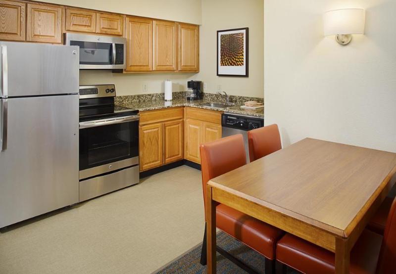 בית מלון כפרי Residence Inn Dallas Park Central