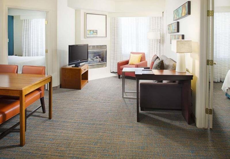 בית מלון כפרי Residence Inn Dallas Park Central