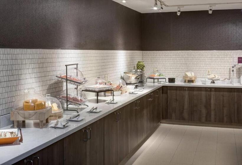 فندق Residence Inn Kansas City Country Club Plaza